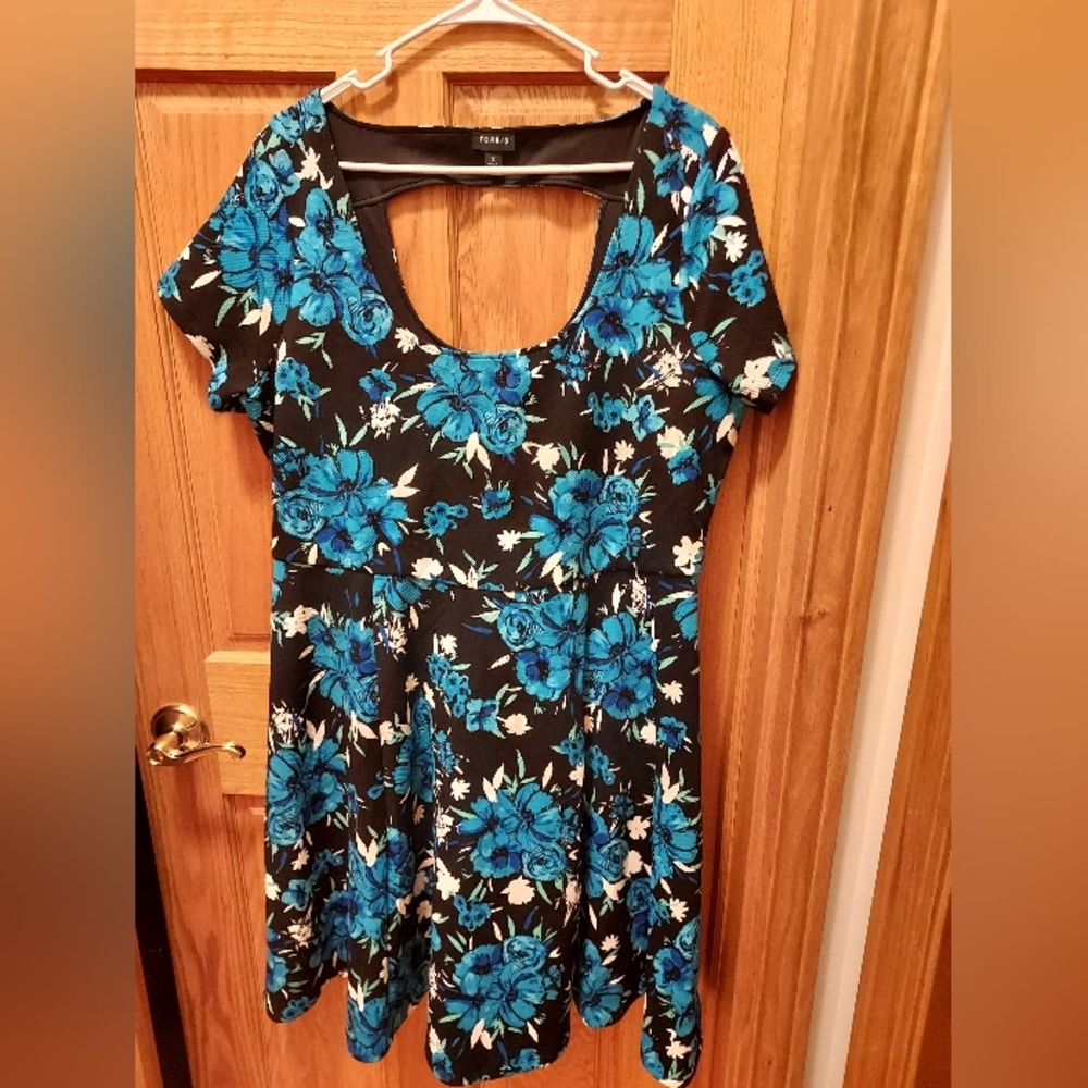 Torrid Size 2 (2X/XXL) Black And Blue Floral Quilted Dress Scoop Neck